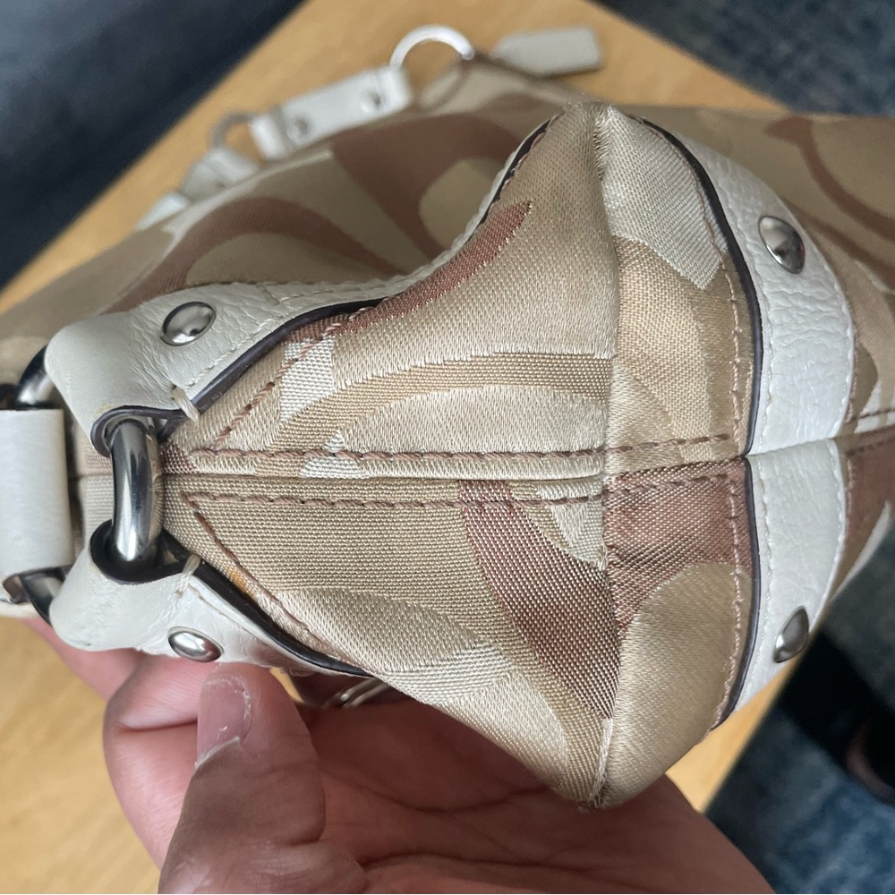 Carly Bag In Optic Signature Sv/White Khaki/Natural - Picture 8 of 16